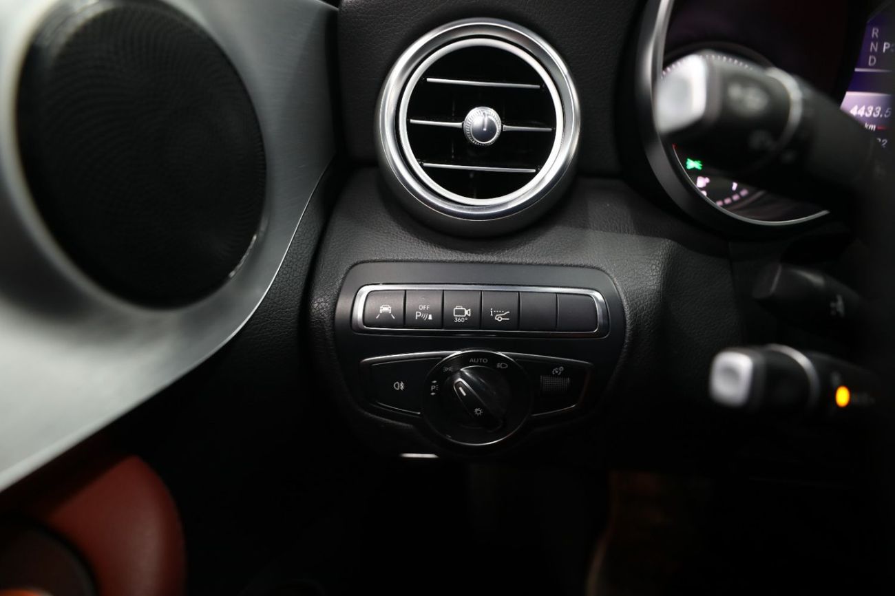 مرسيدس بنز C 300 كوبيه GCC | C300 Coupe | 1950 AED Monthly | Free Insurance + Registration | 2 Years Warranty | Ref#F638630