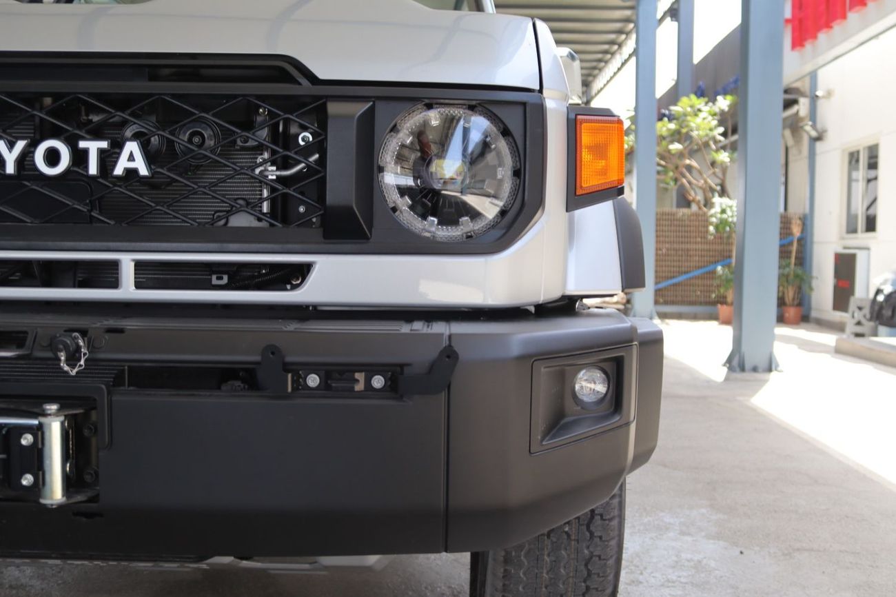 Toyota Land Cruiser 70 2025 LAND CRUISER GRJ76 4.0 V6 AT 40TH ANNIVERSARY  **EXPORT ONLY**التصدير فقط خارج الخليج**