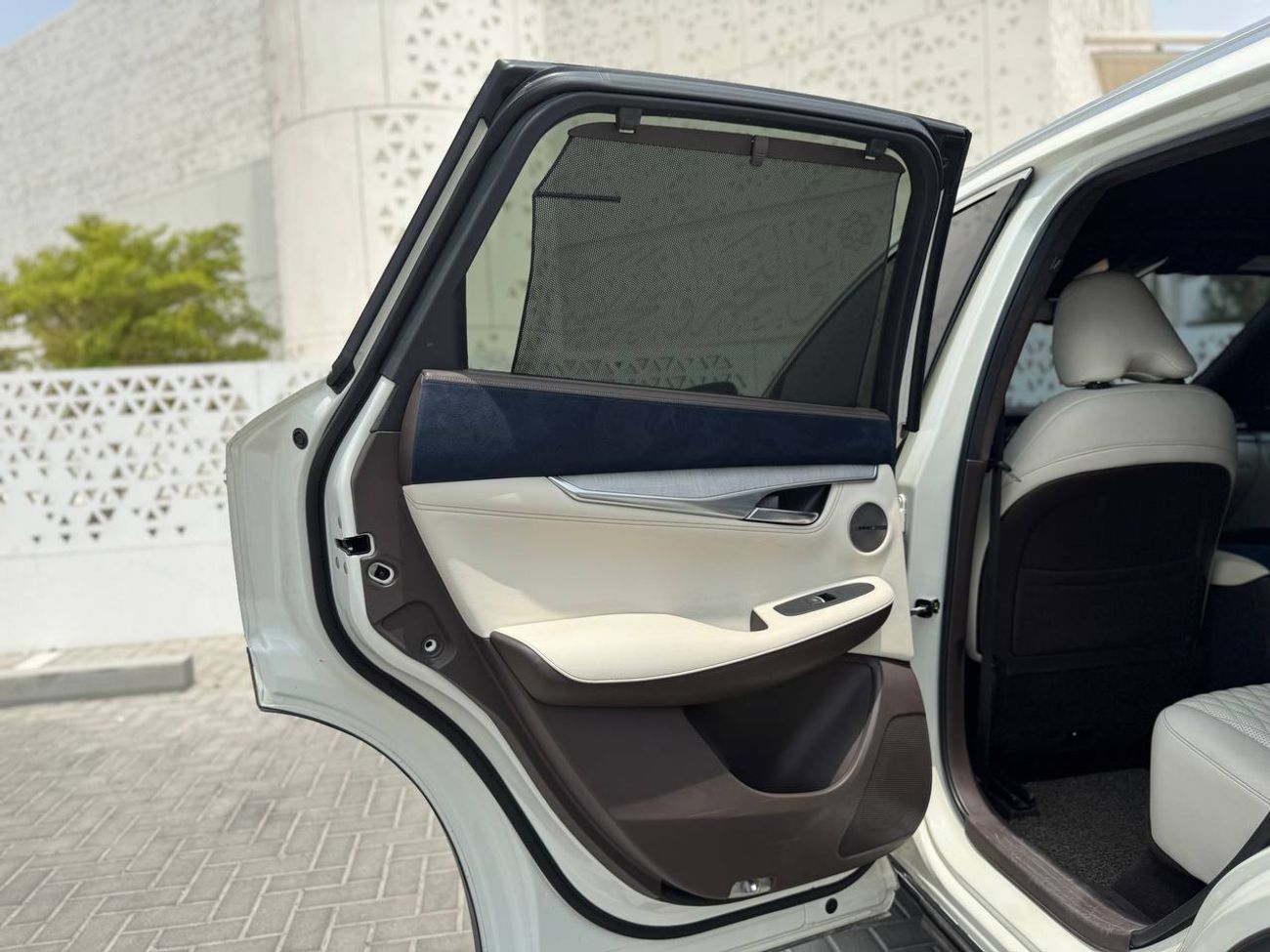 إنفينيتي QX50 2.0T Luxe (AWD)