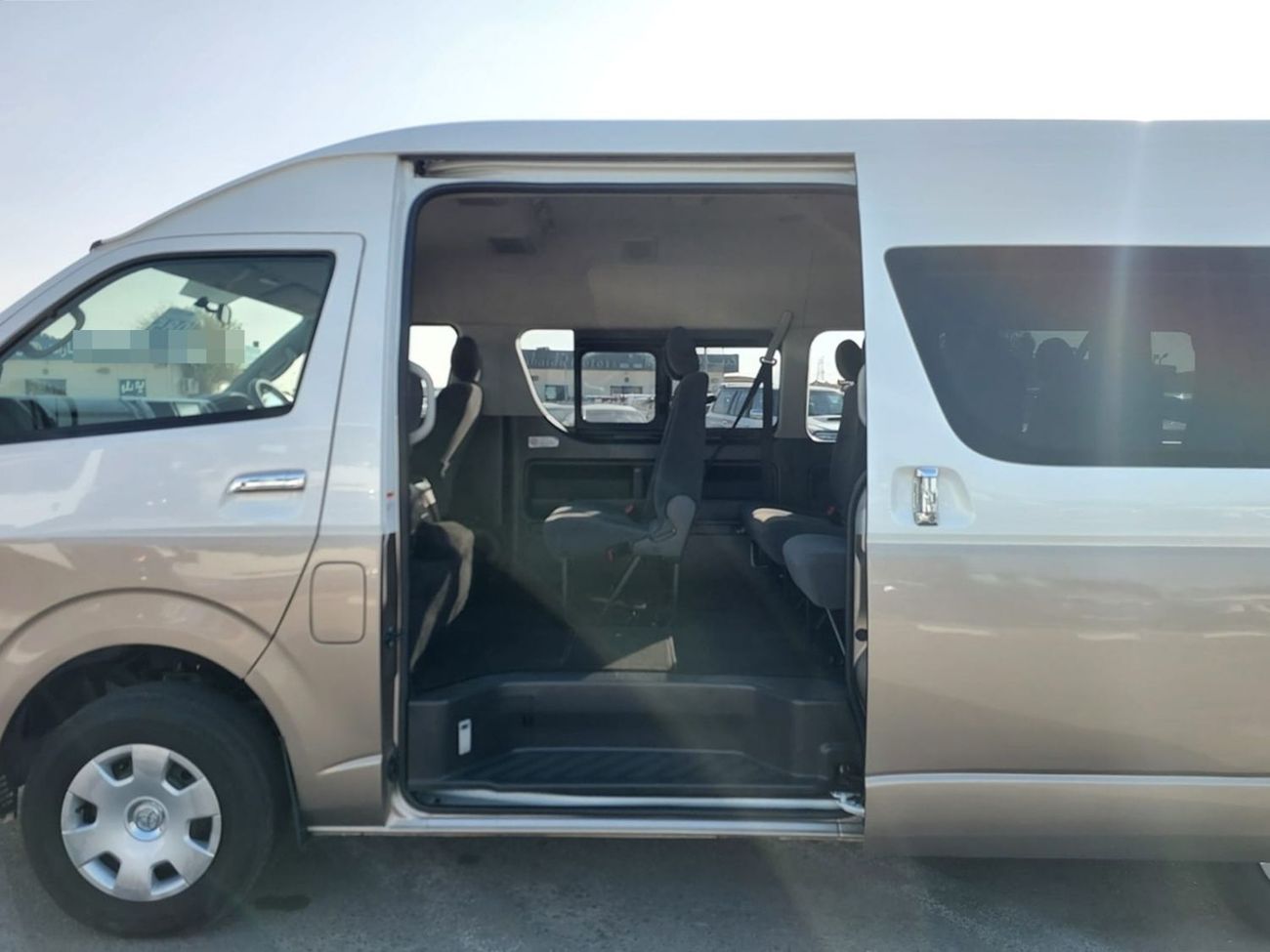 Toyota Hiace TOYOTA HIACE COMMUTER VAN RHD 2016 MODEL 2.7 L PETROL AUTOMATIC(PM10044)