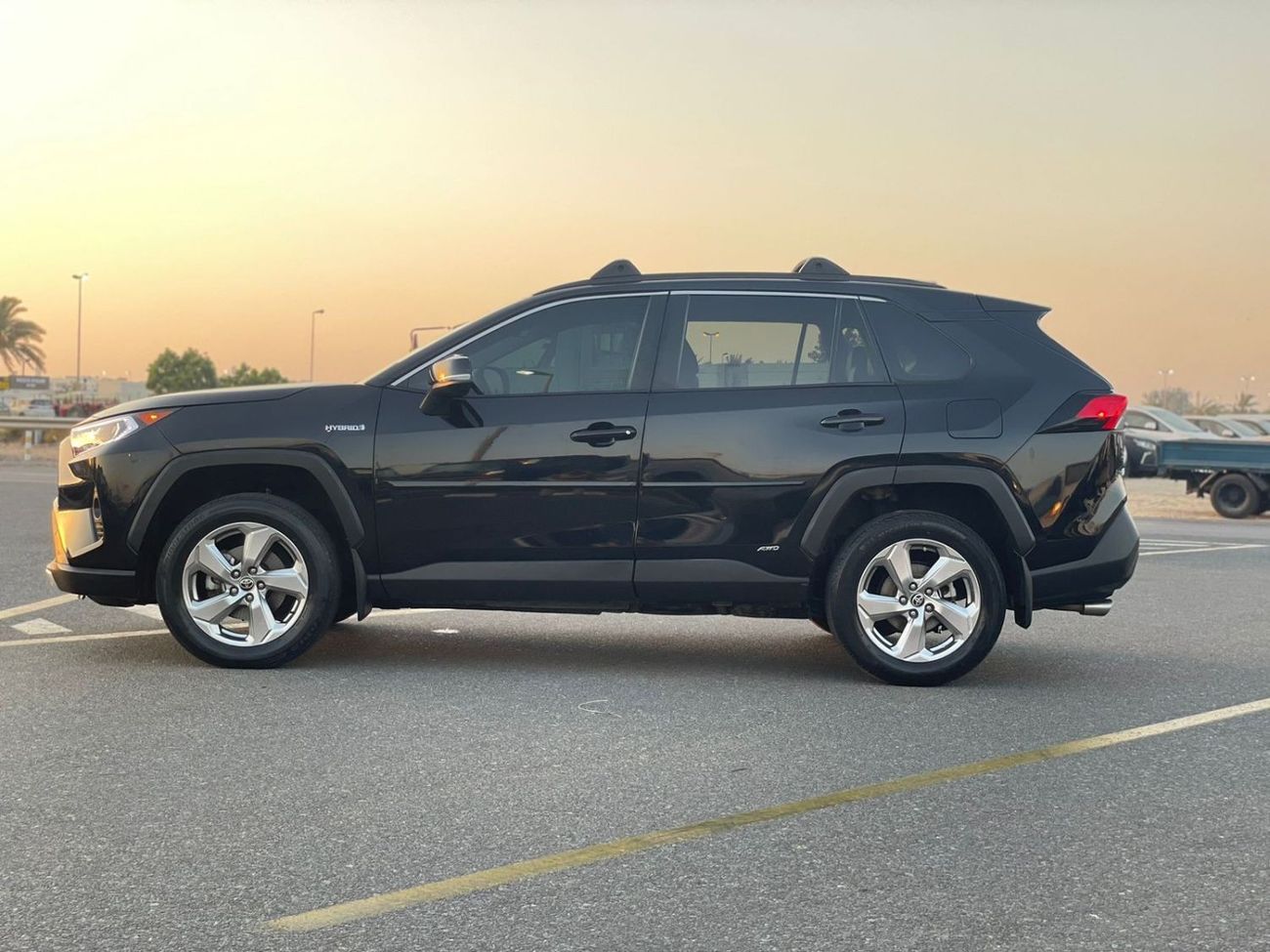 Toyota RAV4 2021 Toyota Rav4 XLE Premium+ Hybrid Fuel Full Option - 4x4 AWD - Super Clean -