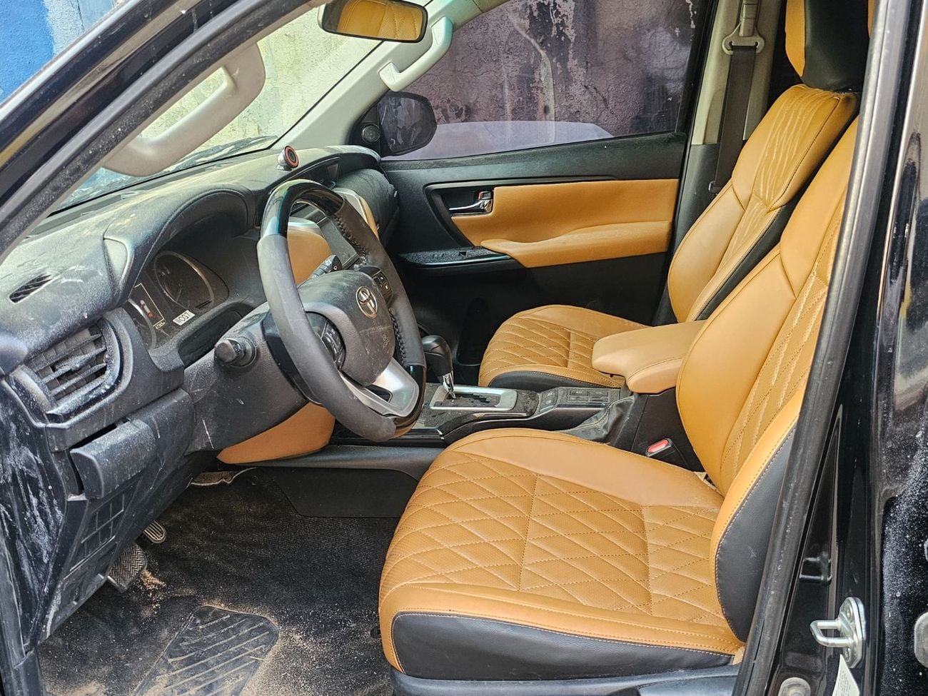 Toyota Fortuner STD D(diesel) 2.4L V4 DIESEL ENGINE Automatic Gear 4WD 7 Seats 5 Doors