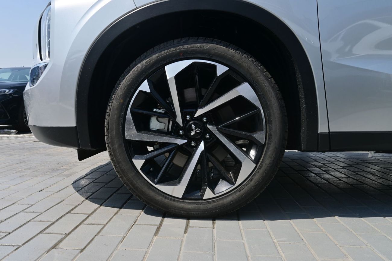 Mitsubishi Outlander Mitsubishi Outlander Hi-Line 2.5L Petrol 4WD, Model 2025, Color Silver