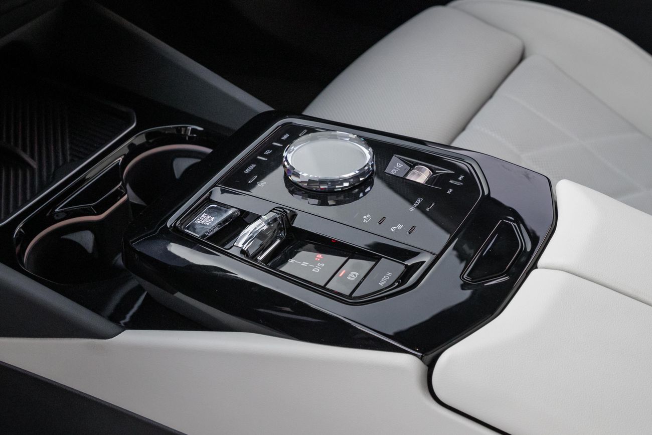 بي أم دبليو 520i G60 520i M | 5,700 P.M | 0% Downpayment | BMW WARRANTY+SERVICE!