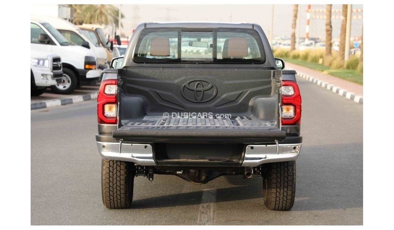 Toyota Hilux 2023 Toyota Hilux 4x4 DC 2.8 D AT SR5 - Grey inside Maroon | Export Only