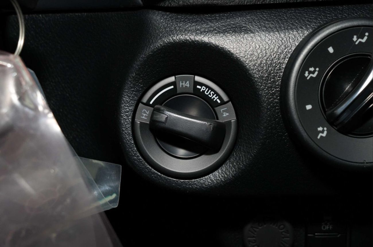 Toyota Hilux 2.4L 4X4 D/C STD(i) M/T DIESEL