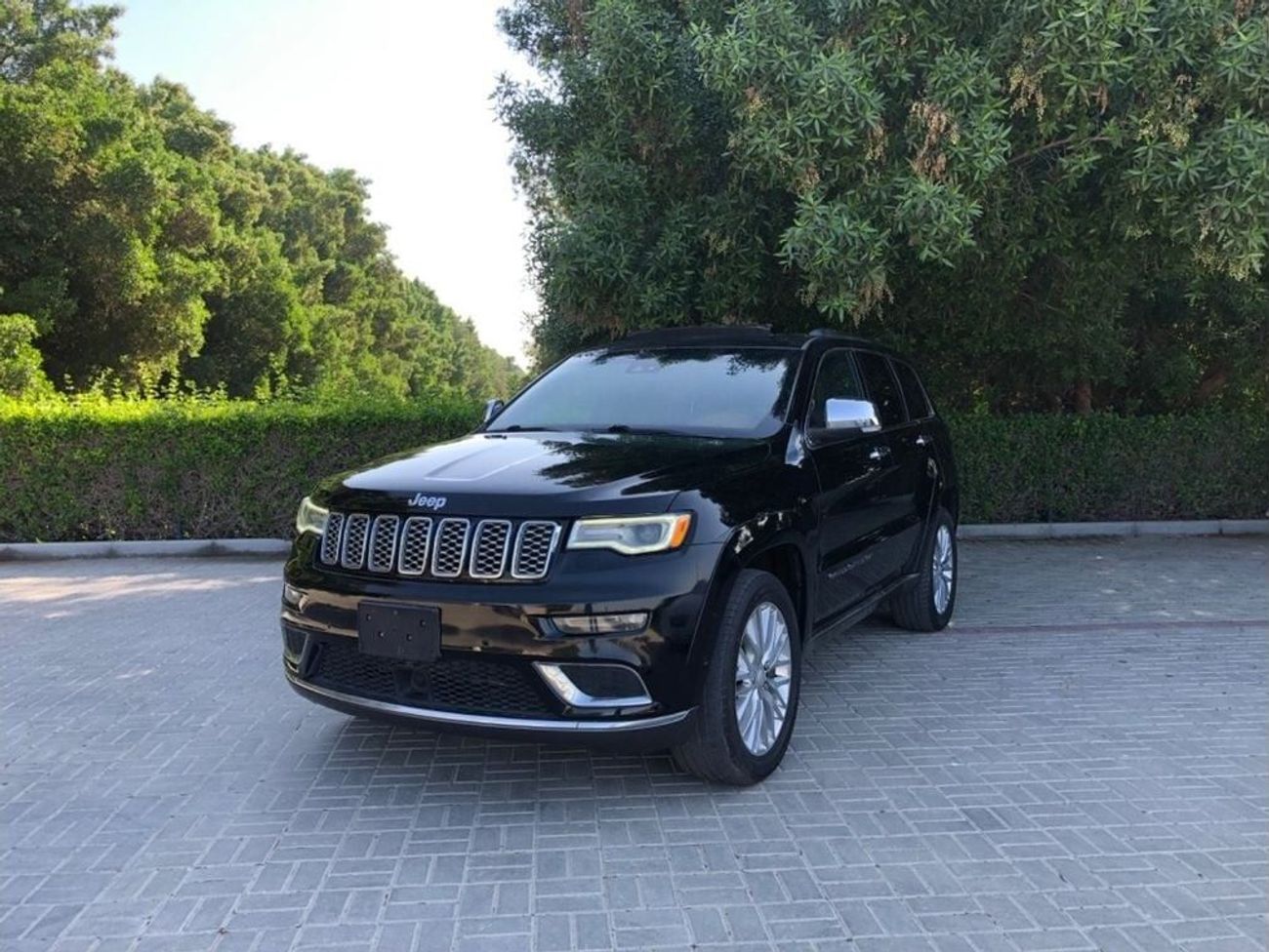 Jeep Grand Cherokee Summit 5.7L (360 HP)