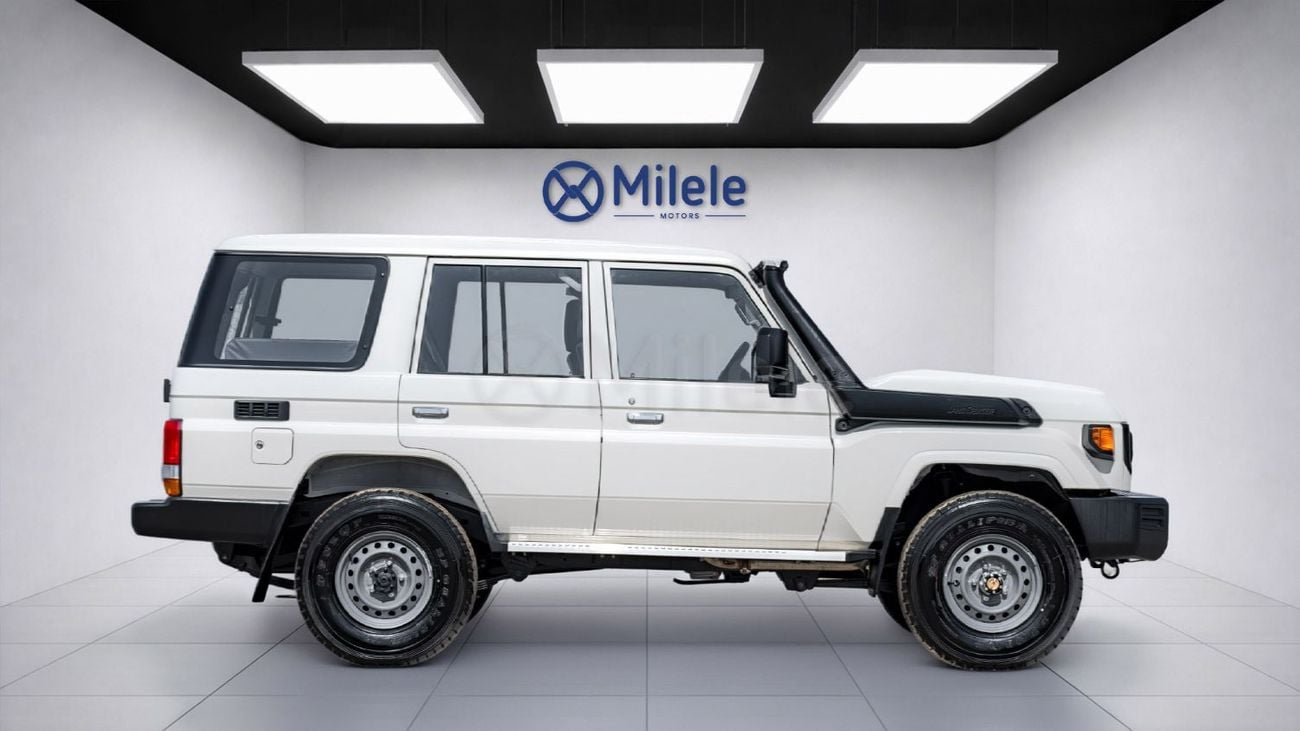 تويوتا لاند كروزر 76 TOYOTA LAND CRUISER 76