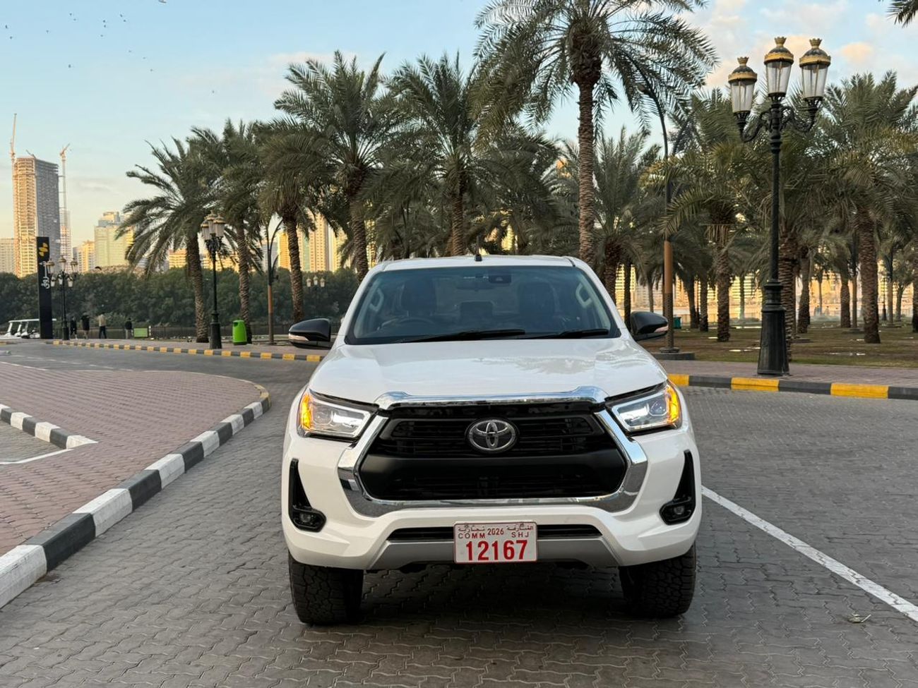 تويوتا هيلوكس Facelift SR Right Hand Drive