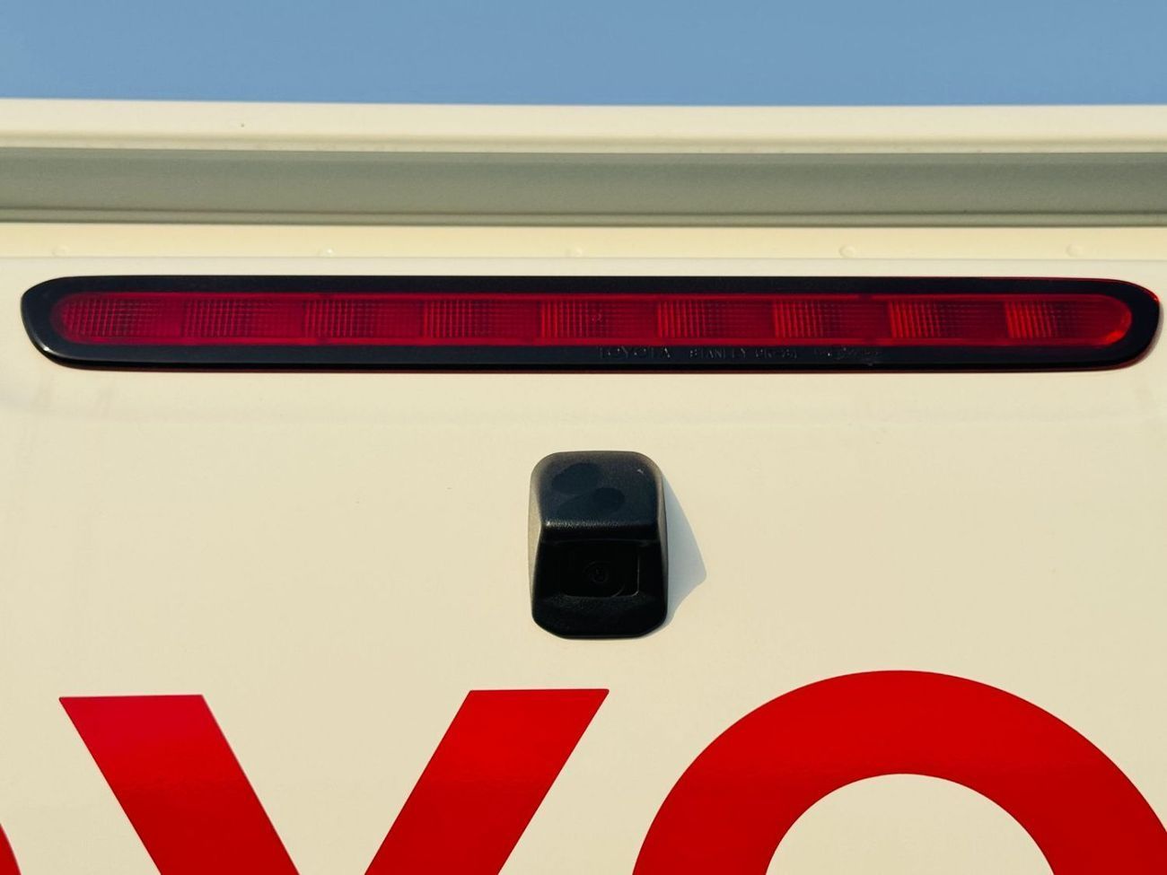 Toyota Hilux TOYOTA HILUX 2.7L PTR MID/O A/T WHITE 2025