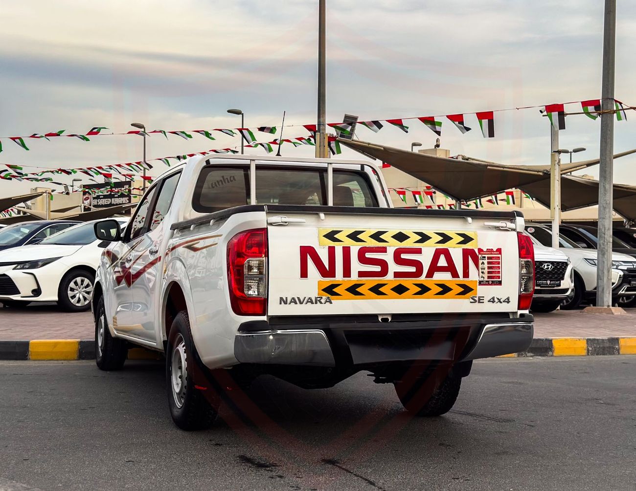 Nissan Navara Std 2.5L 4WD A/T Nissan Navara | 2.5 L | 2022 | GCC | Accident-Free | In Excellent Condition | 974 P