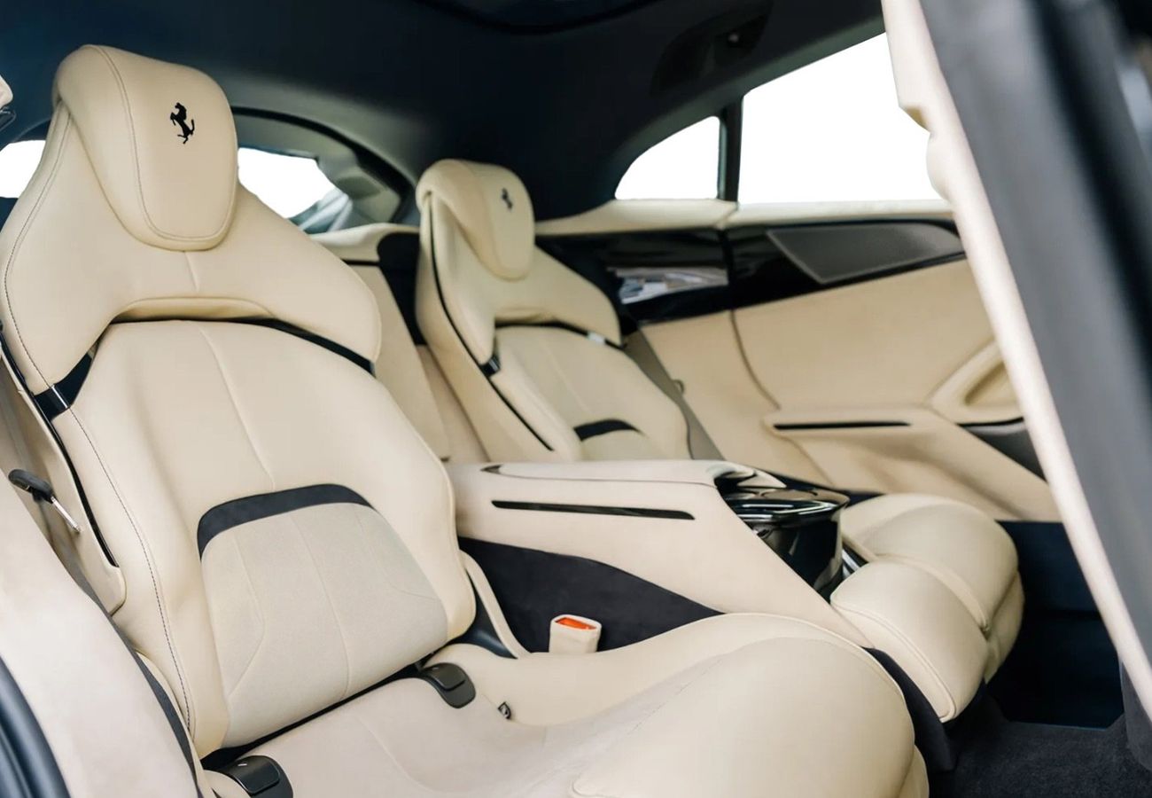 فيراري بوروسانجوي Bianco Fuji Pearl White | Cream Leather & Leather Interior | Full Carbon