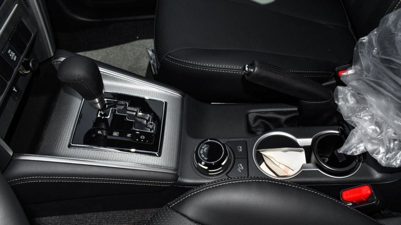 Mitsubishi L200 Mitsubishi L200 SPORTERO DIESEL - 2.4L - DOUBLE CABIN - 4X4 - A/T - POWER LOCKS AND POWER WINDOWS