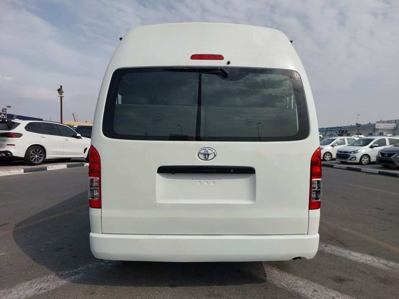 تويوتا هاياس (RAMADAN OFFER) TOYOTA HIACE COMMUTER VAN RHD 2018 MODEL 3.0 L DIESEL AUTOMATIC(PM21528)