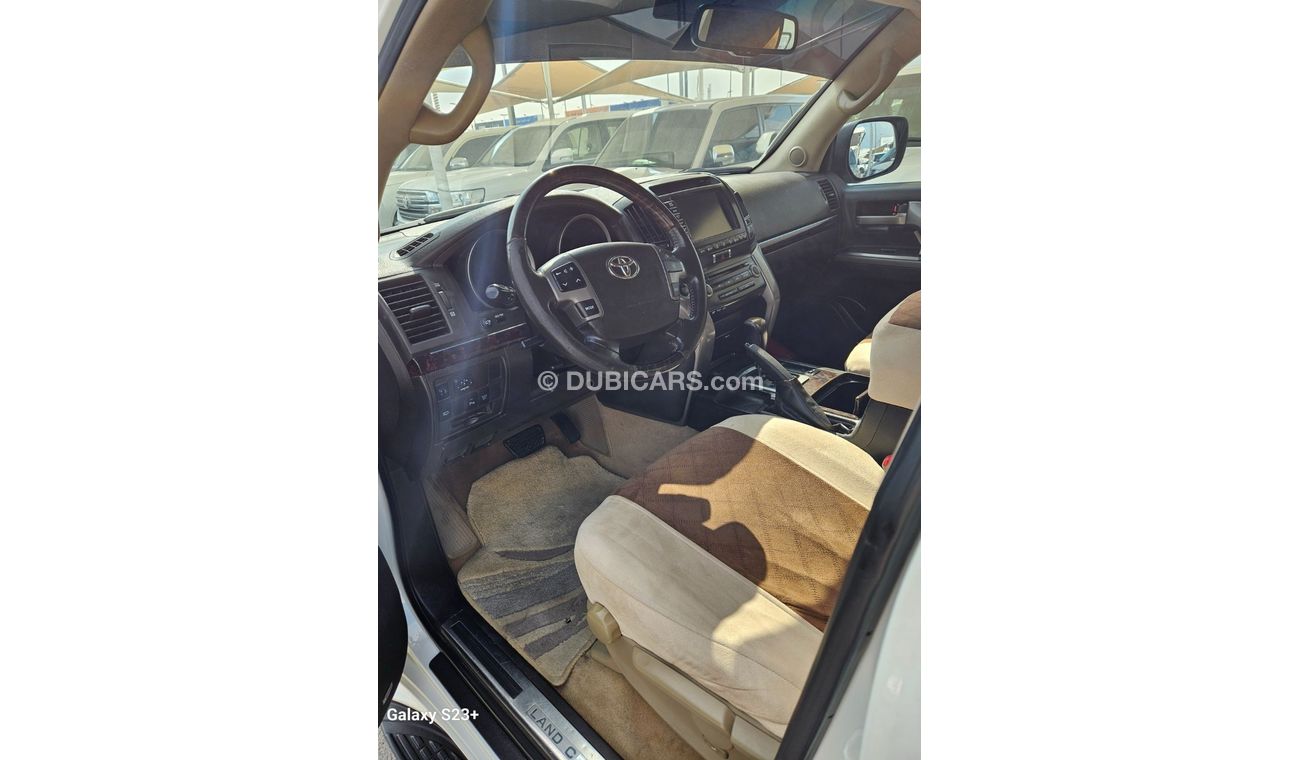 Toyota Land Cruiser 2010 vxr v8