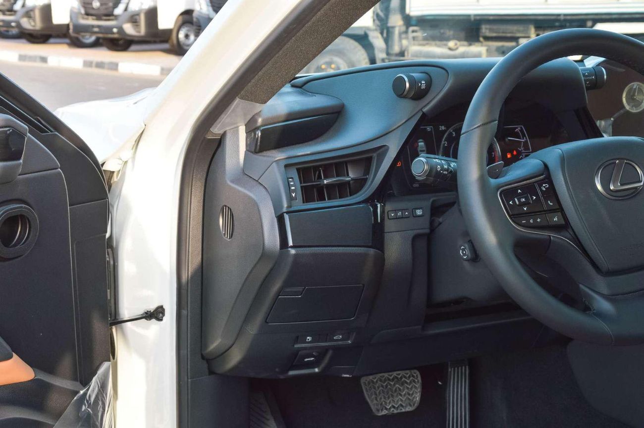 لكزس ES 350 LEXUS ES350 3.5L FWD PETROL SEDAN 2025