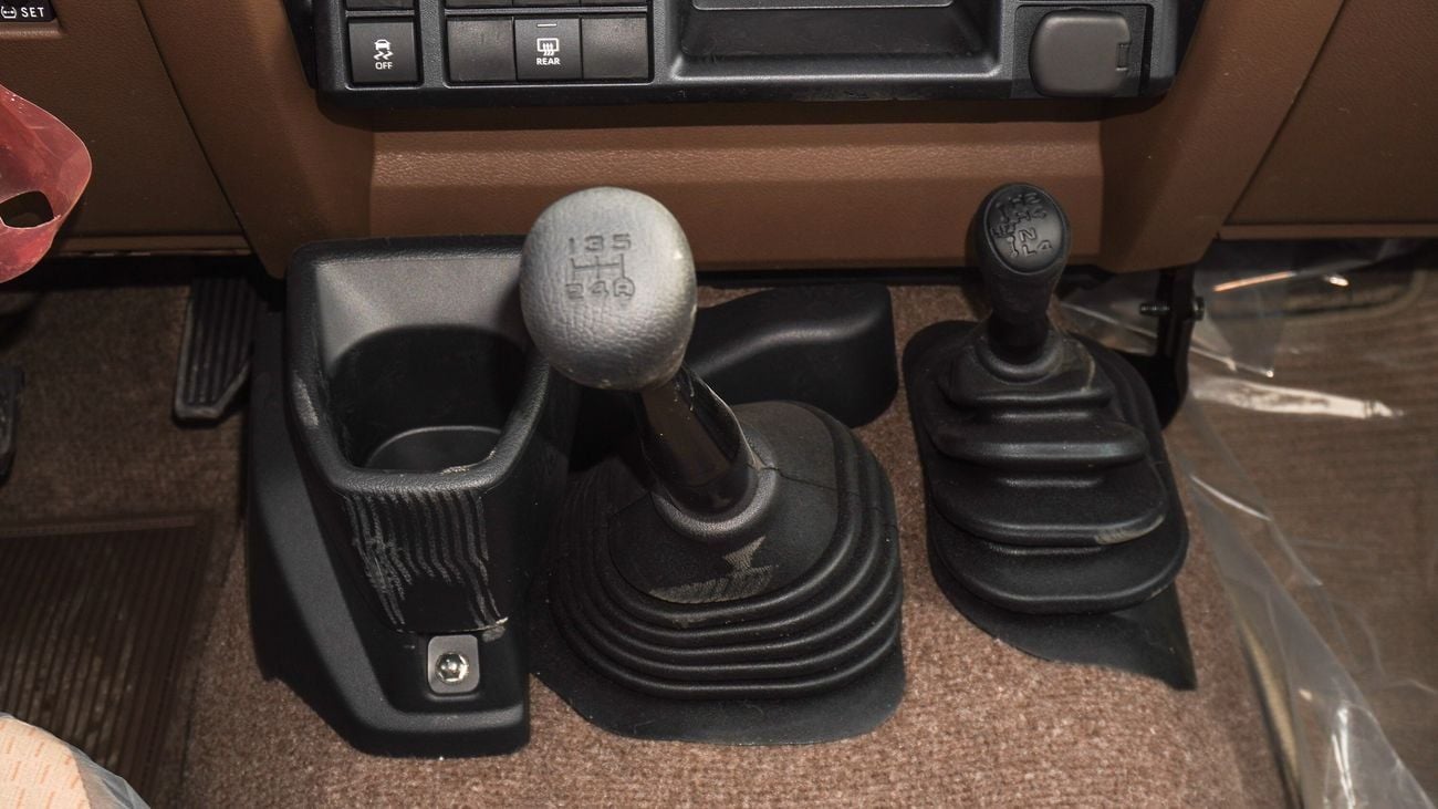 تويوتا لاند كروزر 70 LC76 Hardtop 4.0L Petrol V6 5Doors, M/T 2025