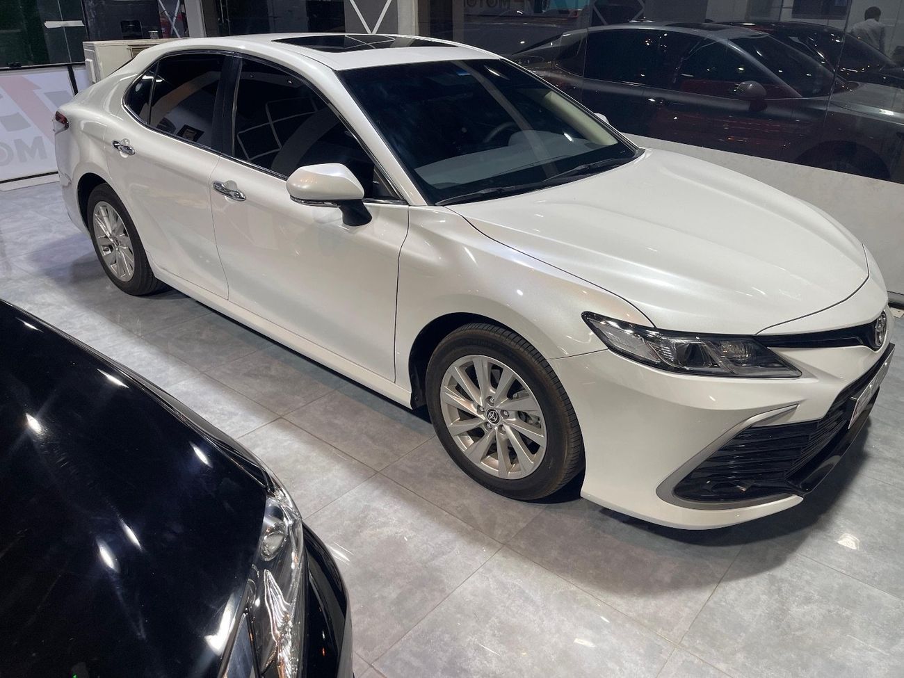 Toyota Camry SE 2.5L (181 HP)