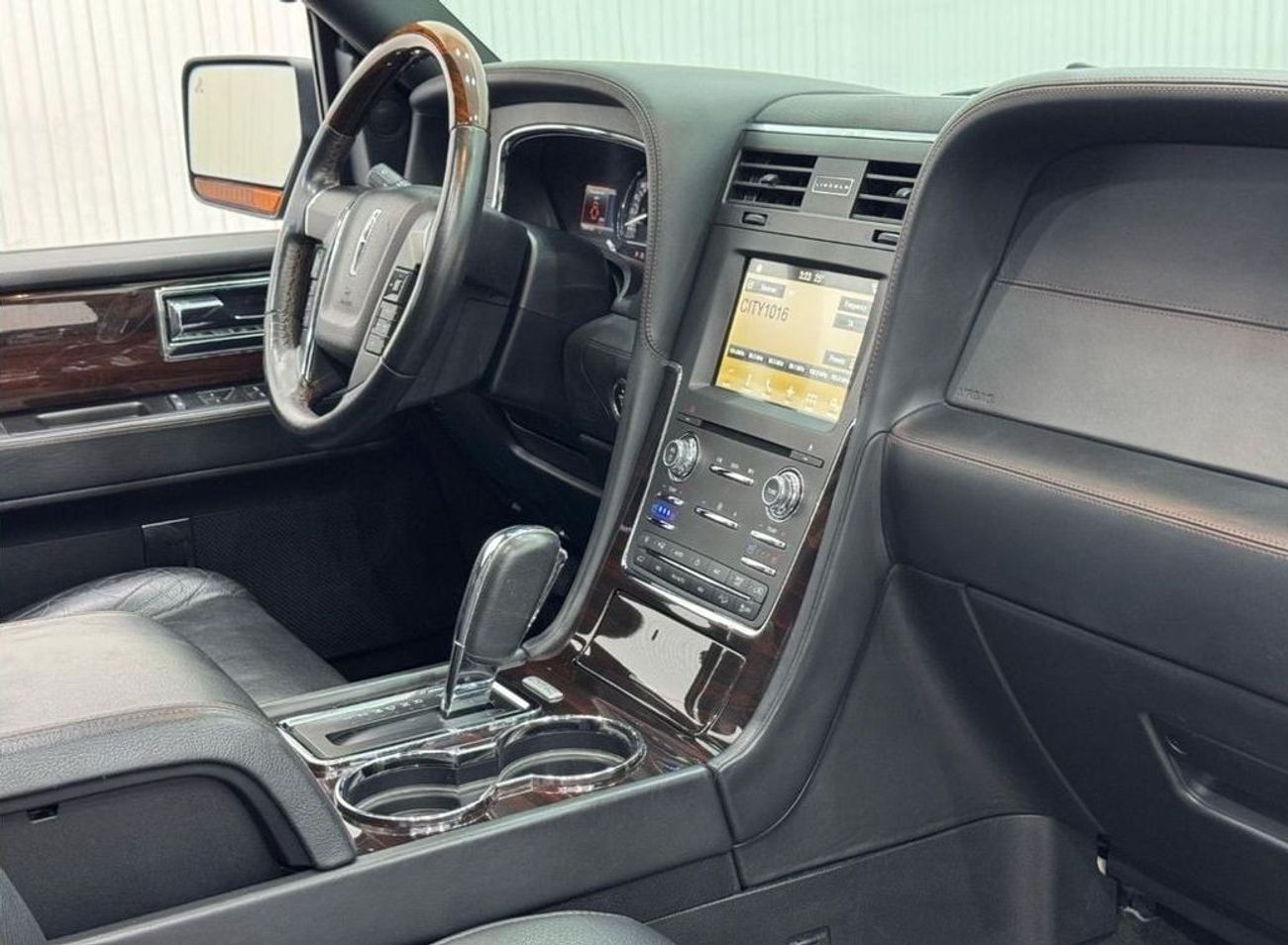 Lincoln Navigator Std 3.5L 2017 Lincoln Navigator, Agency Warranty Till 02/26, Full Agency Service History, GCC