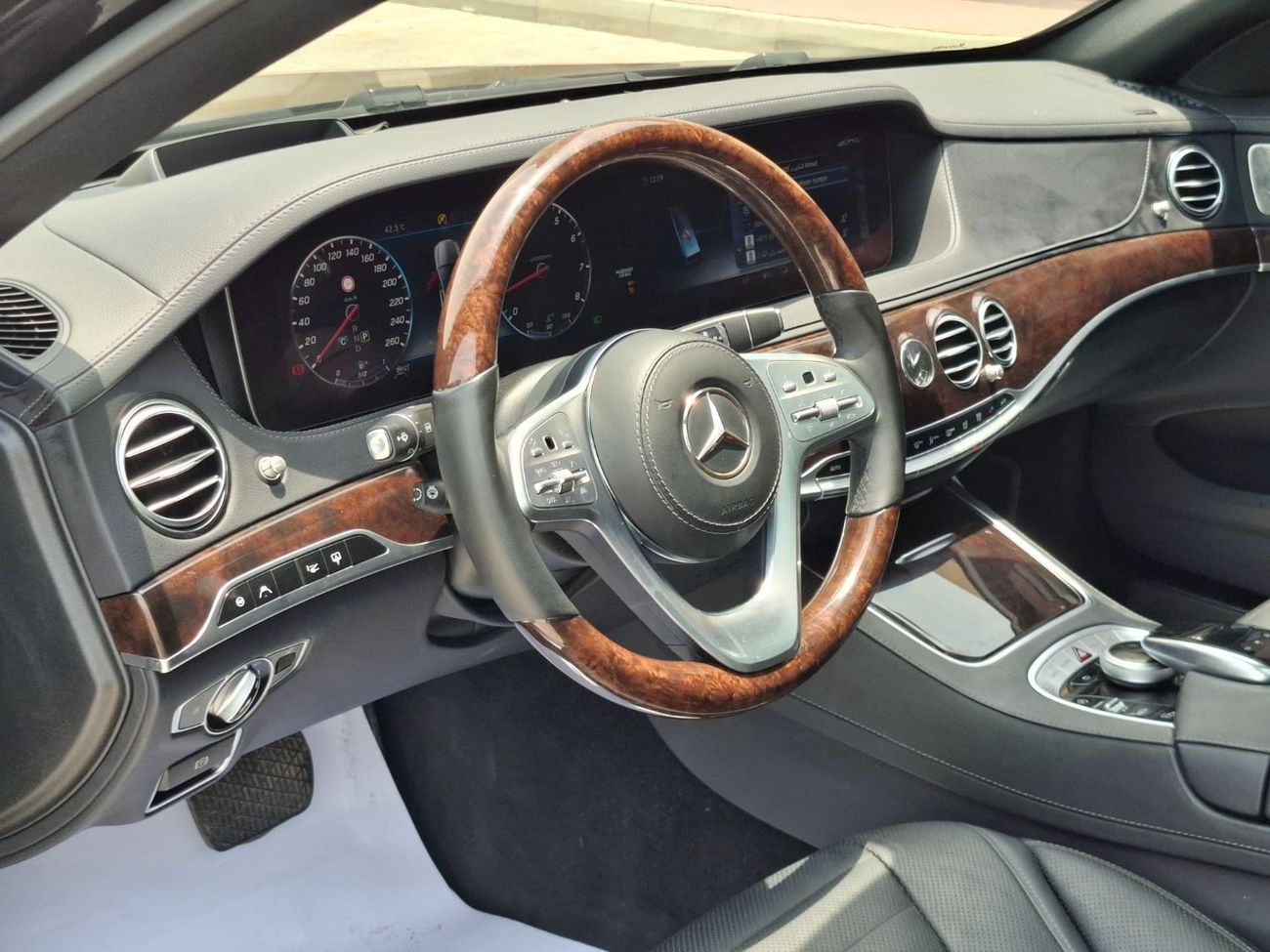 Mercedes-Benz S 560 Std 4.0L (463 HP) Mercedes-Benz S560L 2020 full option  vip