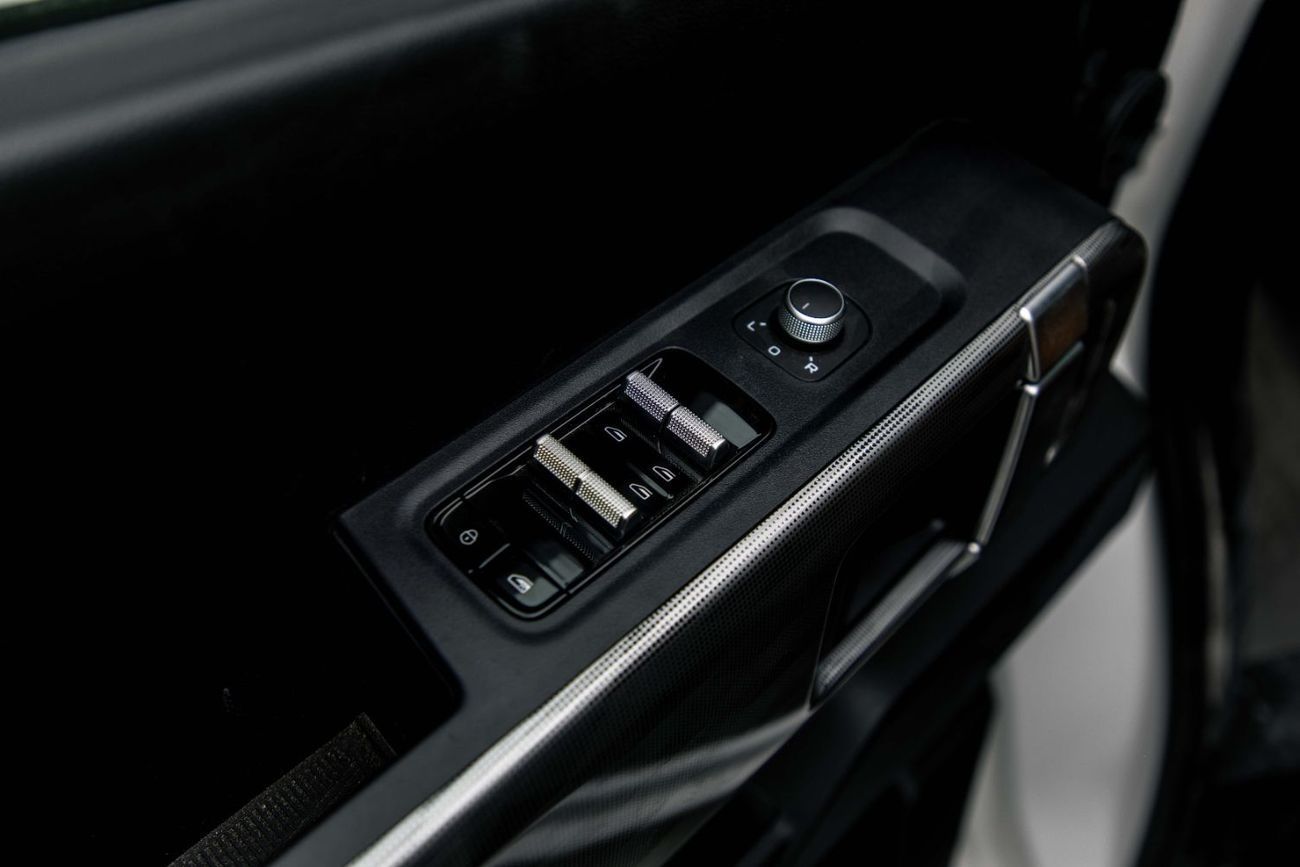 Geely Farizon 2025 Farizon Super Van - White inside Black and Brown | Export Only