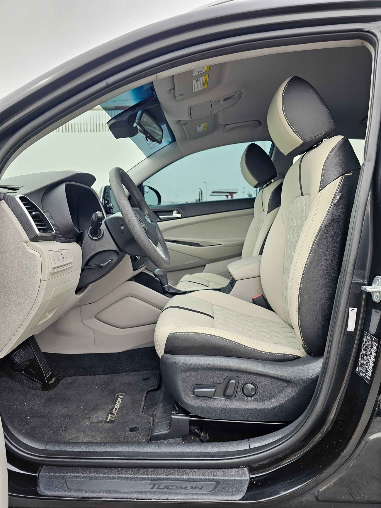 Hyundai Tucson LIMITED AWD/LOW MILEAGE/ELECTRIC/LEATHER/HEATINGSEATS/BUTTON START/DVD/DIFFLOCK/E BRAKE/ 700 MONTHLY