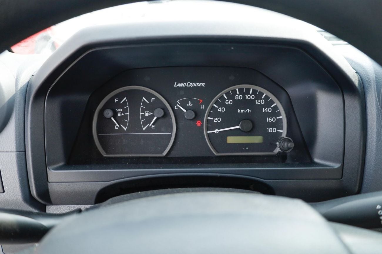 Toyota Land Cruiser 70 LC 78 HARDTOP 2.8L AT