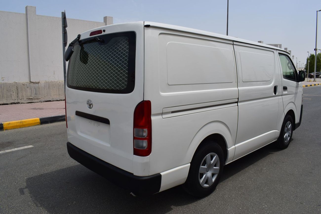 تويوتا هاياس GL - Std سقف