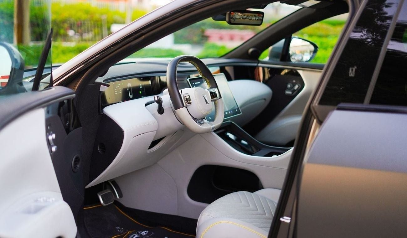 Avatr 11 2023 USED AVATR 11 AWD / 90 kWH / WLTC (580 KM) / LAW MILEAGE (20,000 KM) / WARRANTY