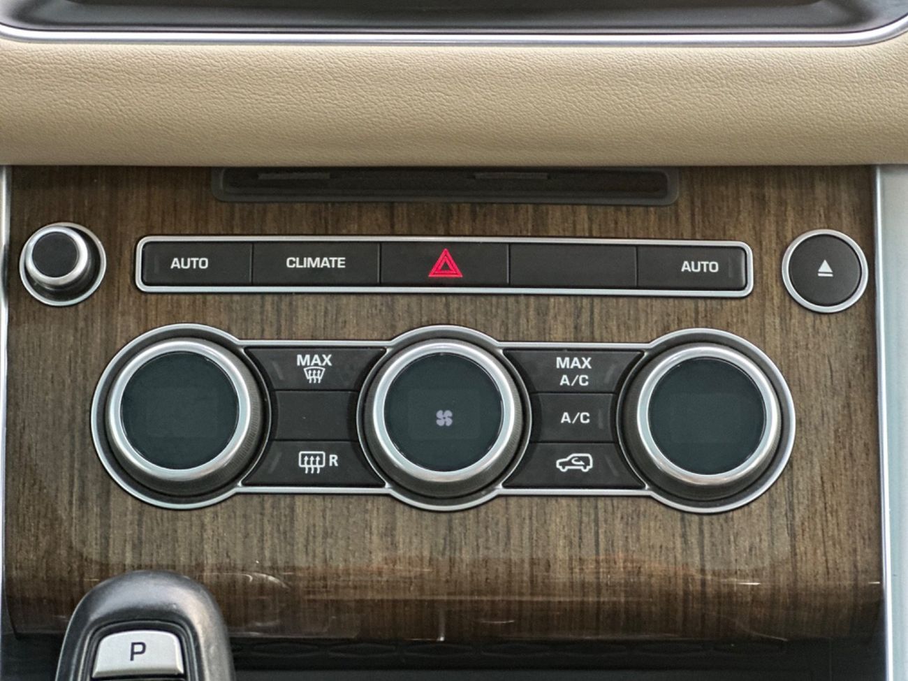 Land Rover Range Rover Sport MODEL 2017 GCC CAR PERFECT CONDITION INSIDE AND OUTSIDE FULL OPTION PANORAMIC ROOF LEATHER SEATS