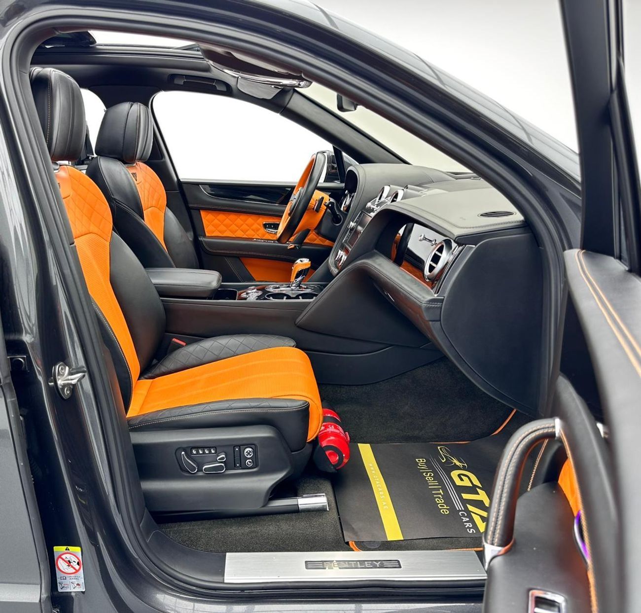 Bentley Bentayga 2018 Bentley Bentayga W12, Excellent Condition, GCC