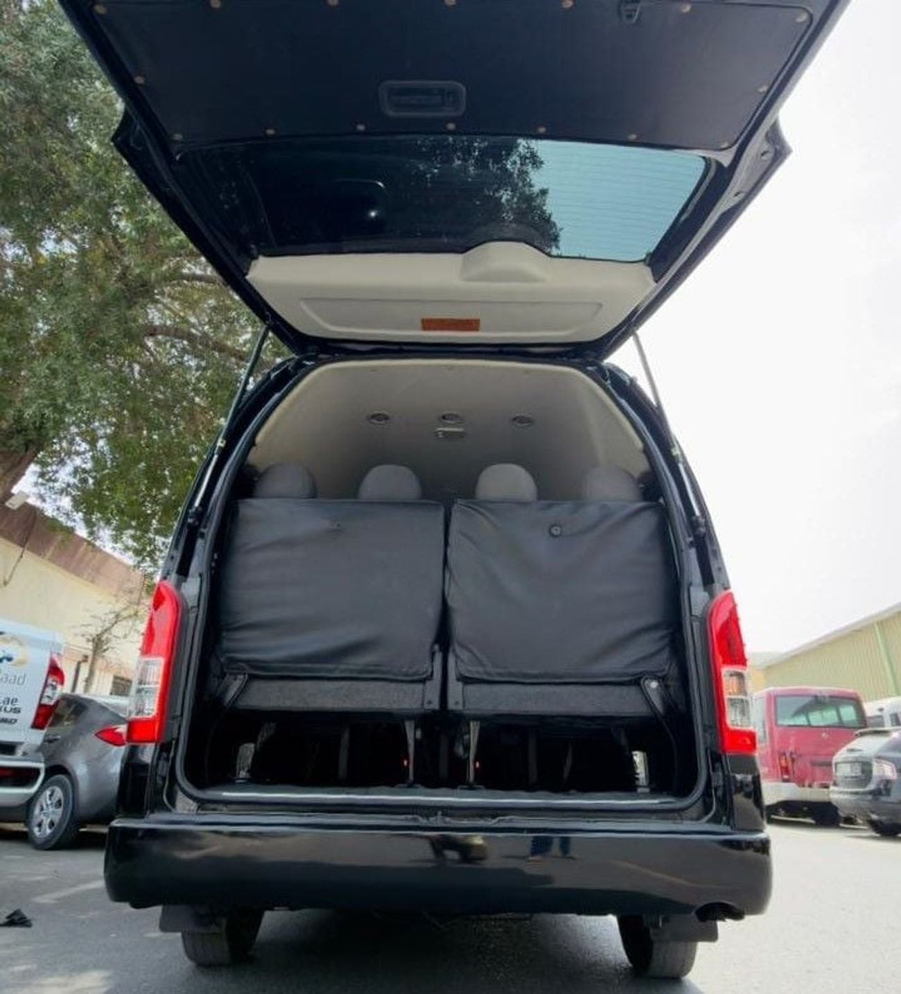 Toyota Hiace 2012 | 3.0L DIESEL ENGINE | AT | RHD | 14 SEATER | COMFORT SEATS | AUDIO PLAYER | POWER WINDOWS | TI