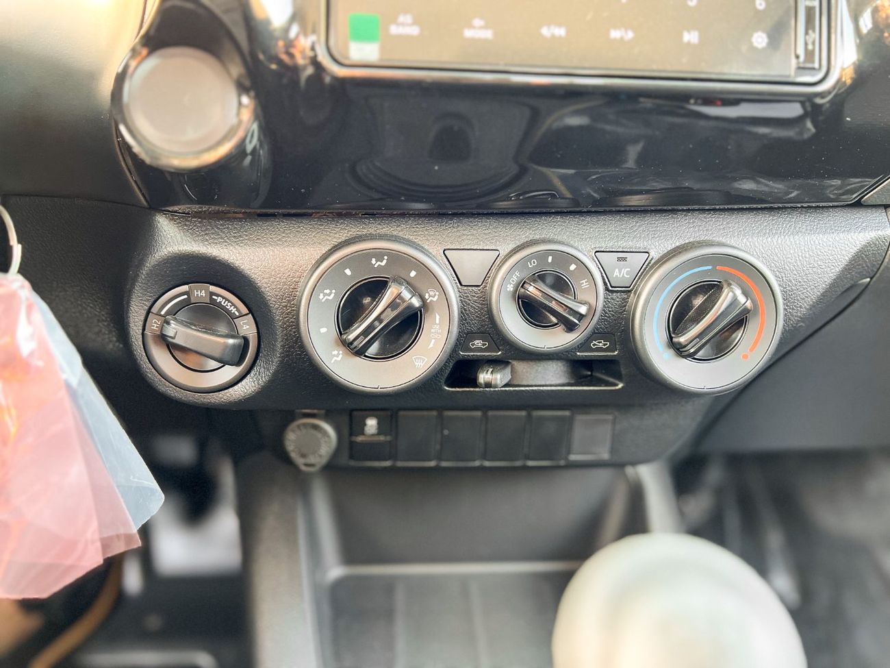 Toyota Hilux EXPORT PRICE - TOYOTA HILUX SC DLX 2.4L DSL