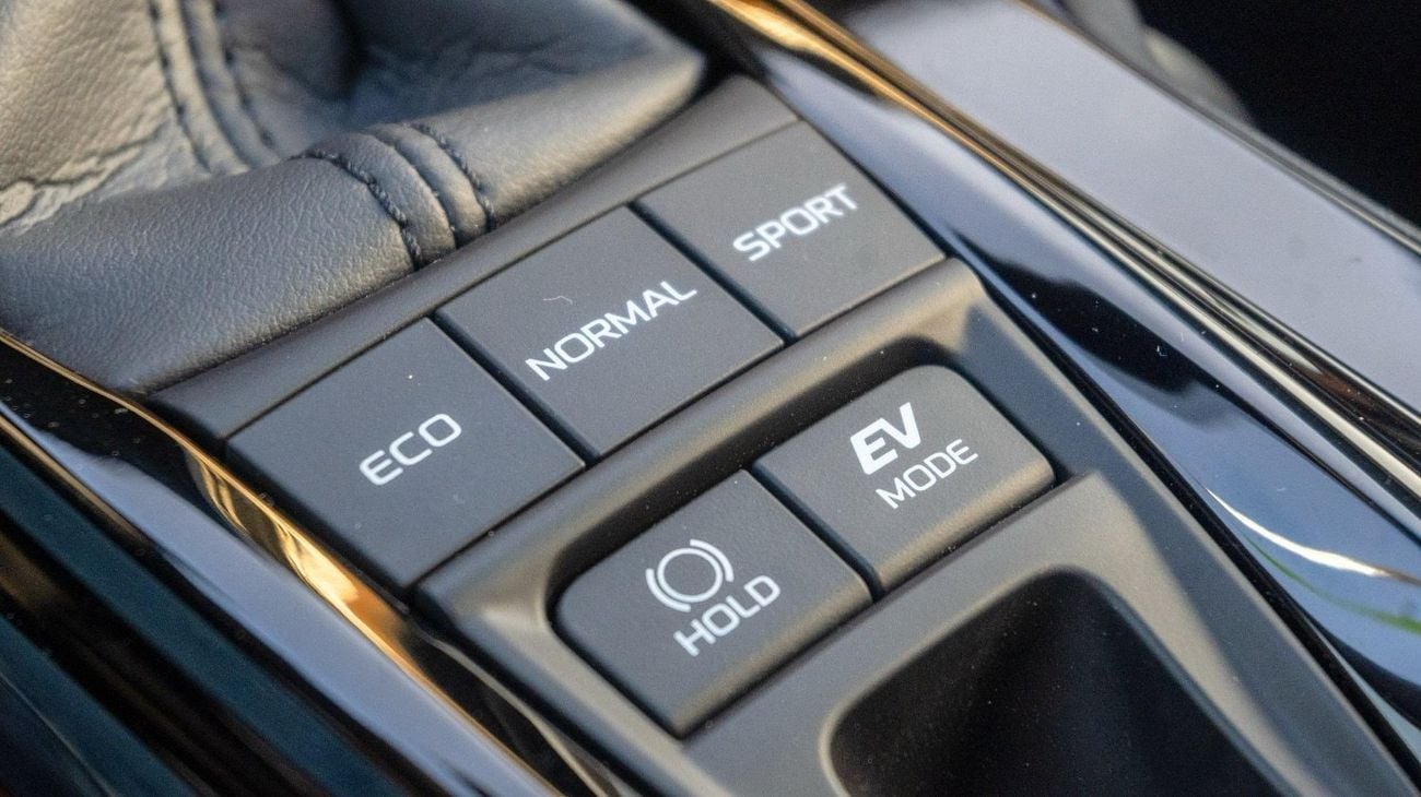 تويوتا كامري كامري لوميرا هايبرد صنع ياباني مواصفات خليجي