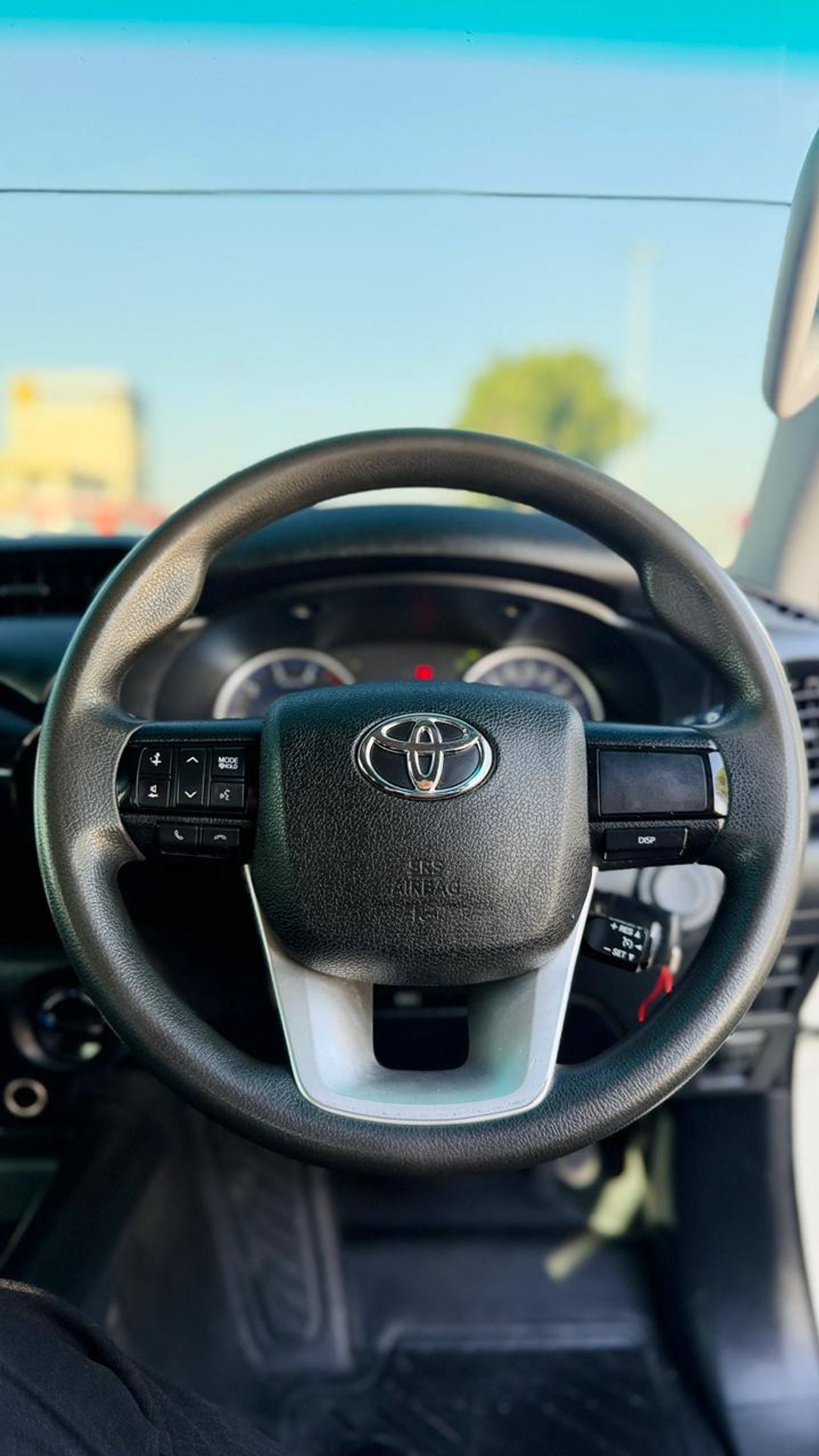 تويوتا هيلوكس 2019 | 2.8L DIESEL ENGINE | AT | RHD | ROOF RACK | SPORTS BAR | TOW HITCH | MULTIMEDIA SCREEN | PREM