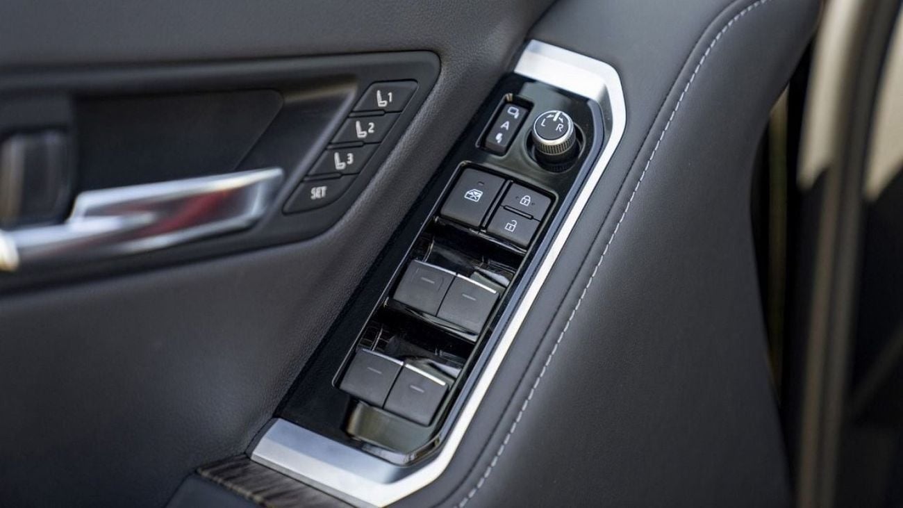 تويوتا لاند كروزر TOYOTA LC300 3.5L VX-R 10-AT