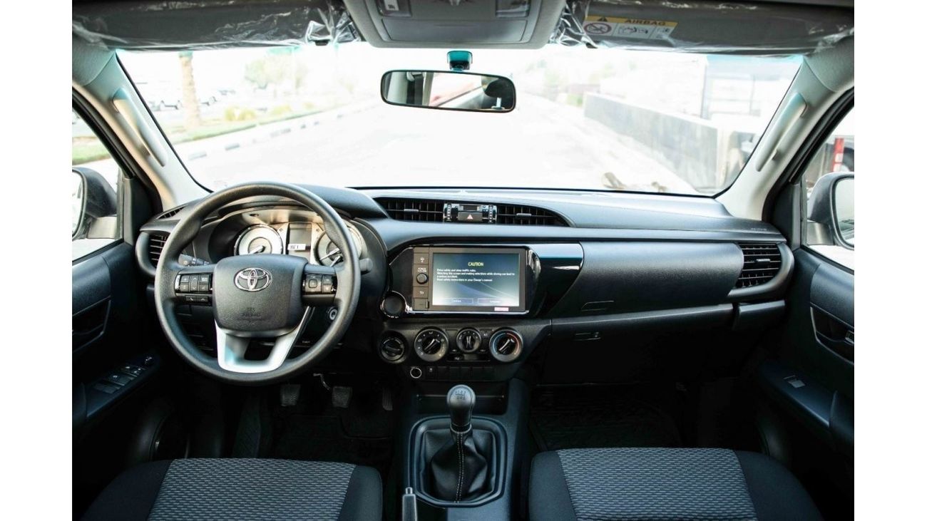 Toyota Hilux 2023 Toyota Hilux 4x4 DC 2.4 - White inside Black