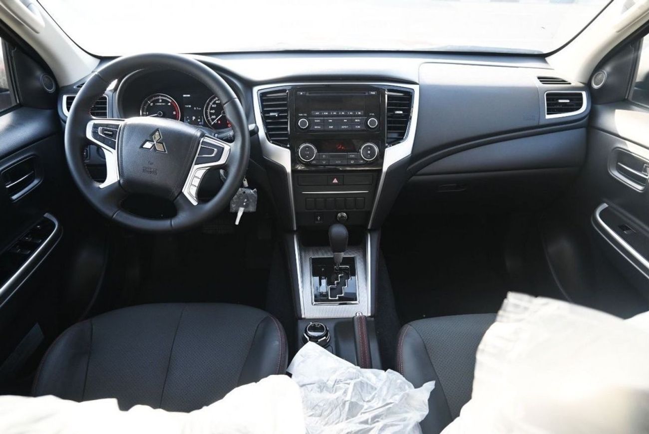 ميتسوبيشي L200 ميتسوبيشي L200 ديزل فل أوبتيون أوتوماتيك 2.4 لتر برتقالي من الخارج أسود من الداخل