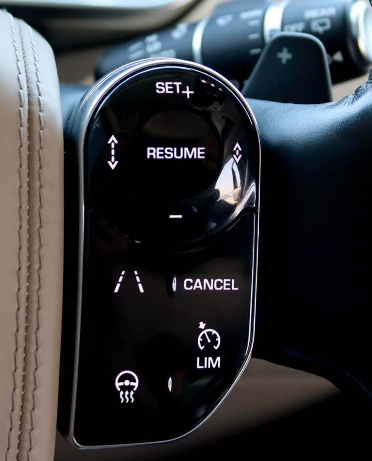 Land Rover Range Rover Vogue SE 5.0L Range Rover GCC 2018, 5.0L 8V, Vogue SE Supercharged , Original Paint, Accident-Free 4