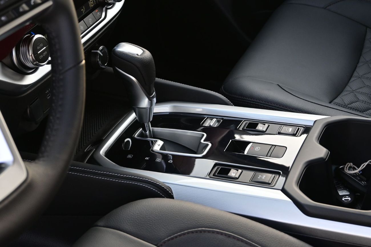 Nissan XTerra Platinum 2.5L 4WD Nissan X-Terra 2.5L Petrol, 4WD Model 2024 Color White