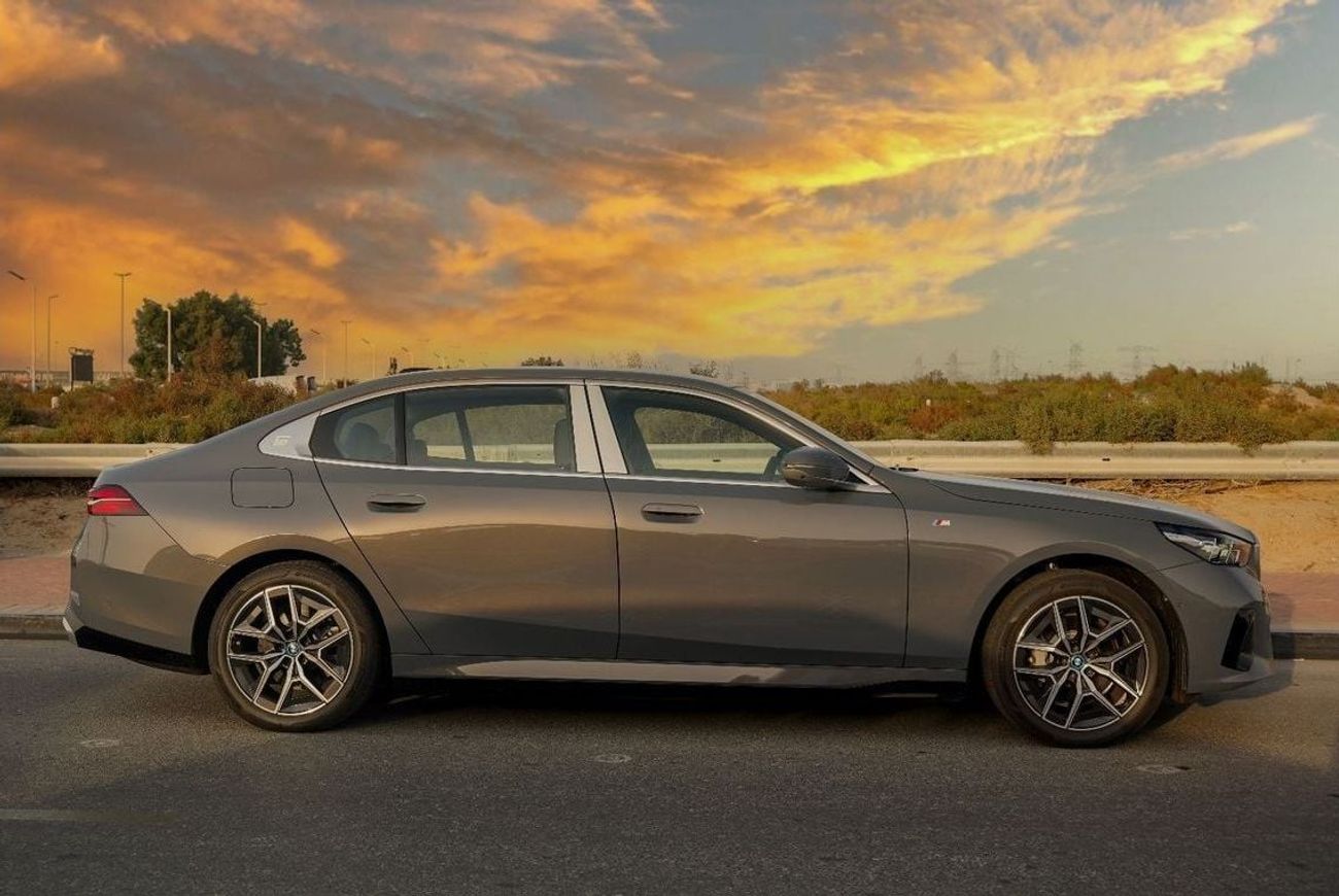 بي أم دبليو i5 2024 BMW i5 e-Drive 35L Exclusive M Sport RWD 0Km