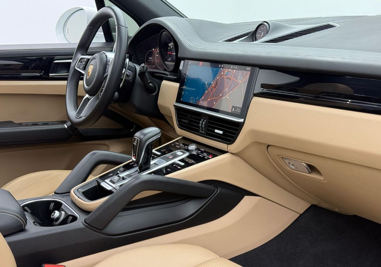 Porsche Cayenne Std 3.0L (340 HP) 2018 Porsche Cayenne, Warranty, Sport Chrono Package, Excellent Condition, GCC