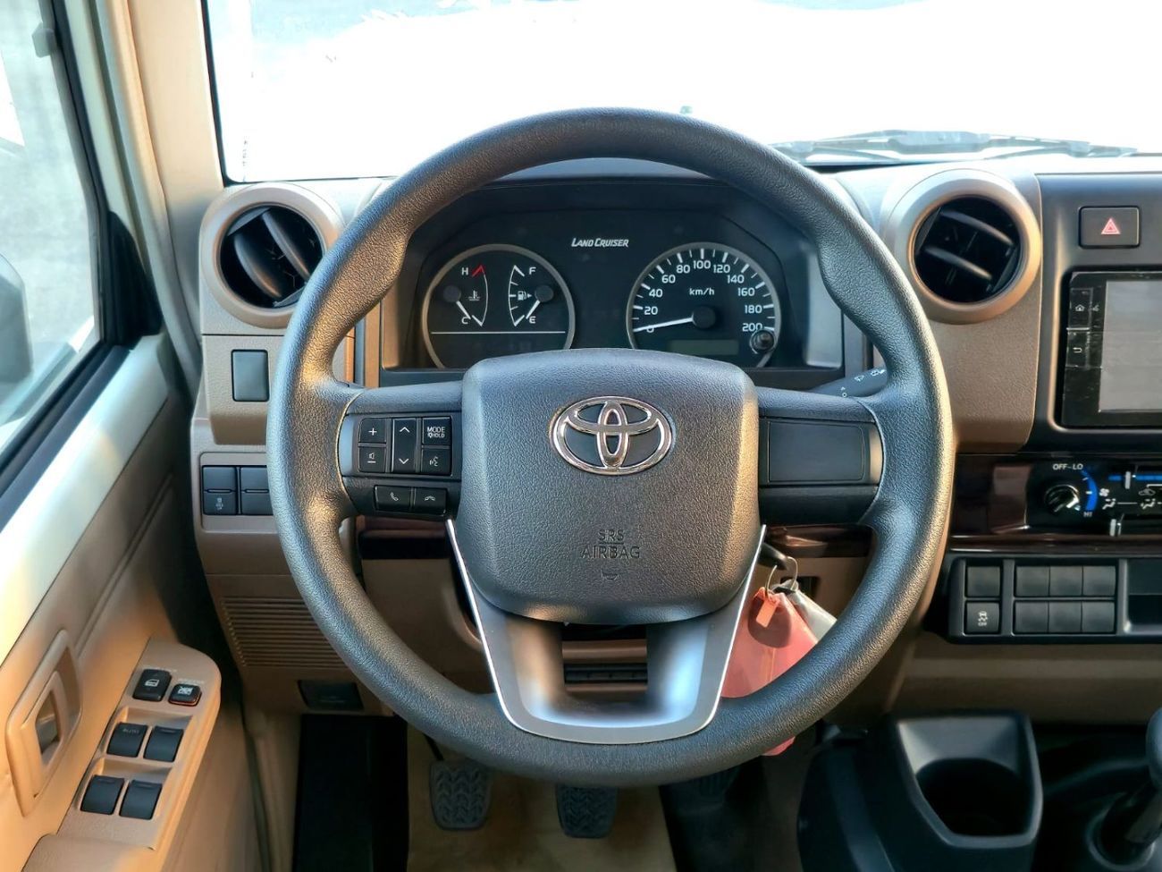 تويوتا لاند كروزر بيك آب TOYOTA LC 79 DOUBLE CABIN DIESEL 2.8 M/T - STD - E - 2025