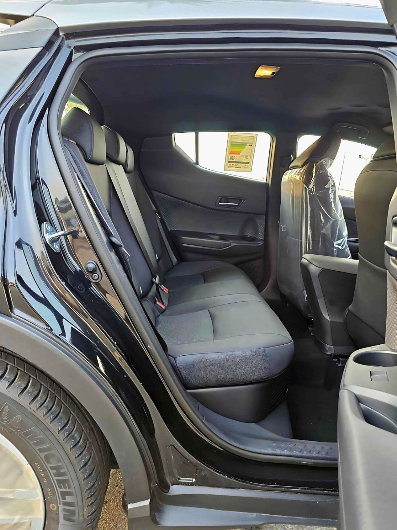 تويوتا CHR LUXURY / DUAL TONE / 1.8L HYBRID / PUSH START / LEATHER SEATS / FULL OPTION / CODE#68013