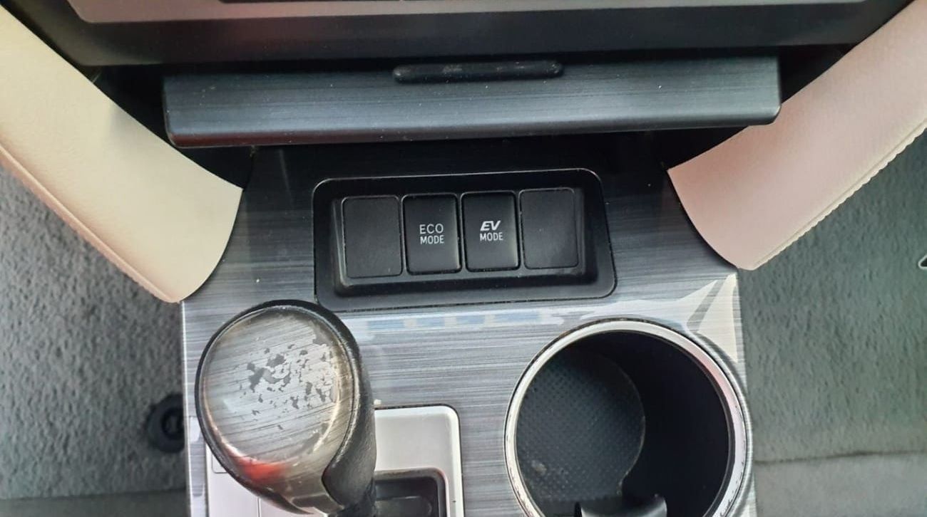 تويوتا كامري Toyota Camry XLE Hyrbrid