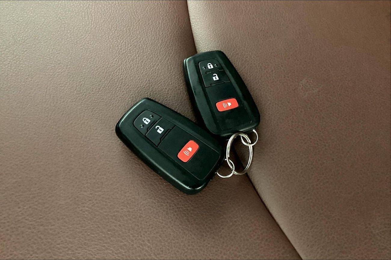 تويوتا كورولا كروس GLI | National Day Celebration | شامل الضمان | 0 ﺪﻔﻋﺓ ﺃﻮﻟﻯ