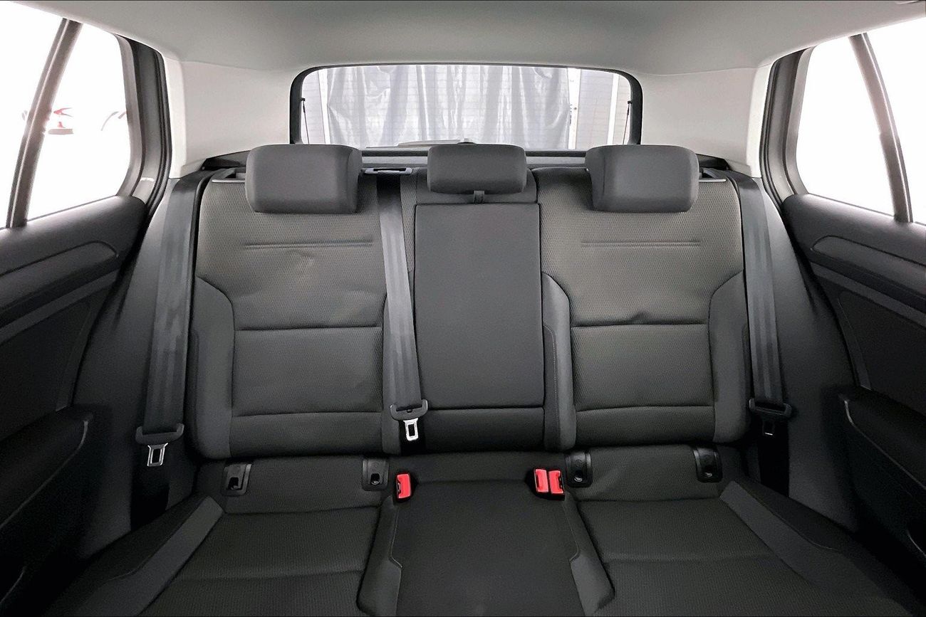 Volkswagen Golf SE| 1 year free warranty | Exclusive Eid offer