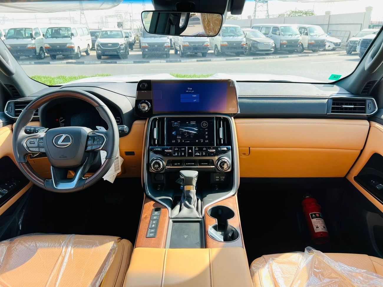 Lexus LX 600 LEXUS_LX600_SIGNATURE_2023_GCC_FULL_OPTIONS_WHITE_2024_AVAILABLE