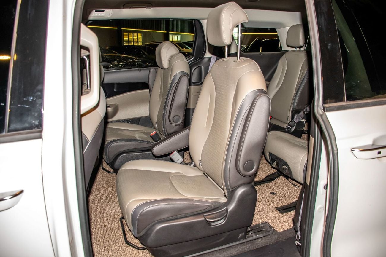 Kia Carnival EX DLX