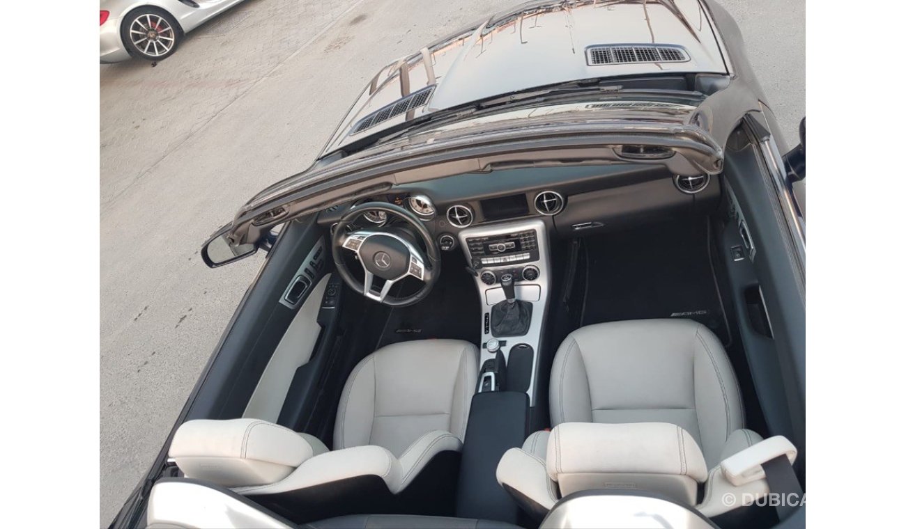 Mercedes-Benz SLK 200 model 2015 Gcc car prefect condition no need any maintenance full service one